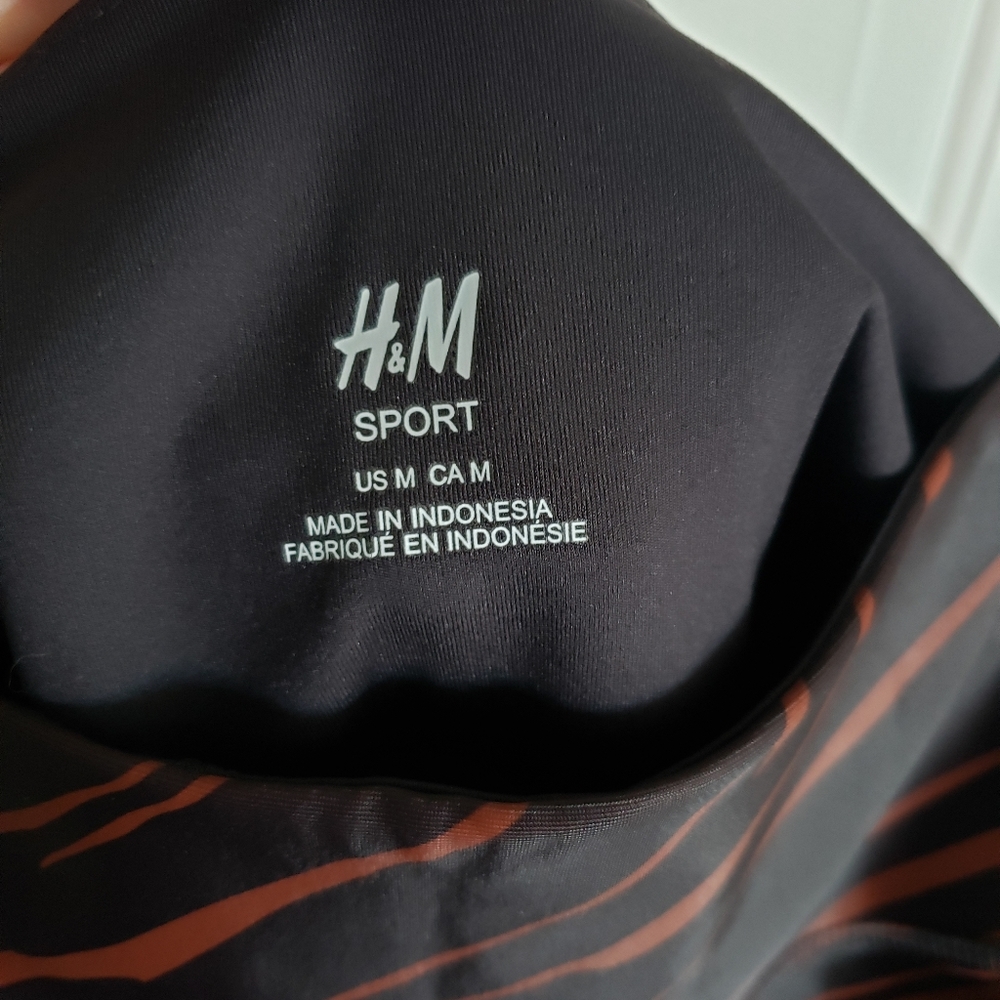 *SALE* H&M Sport Leggings - Picture 3 of 4